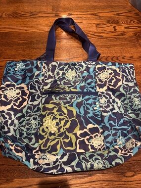 Vera Bradley Ripstop Large Zippered Packable Tote in Blue Floral Pattern